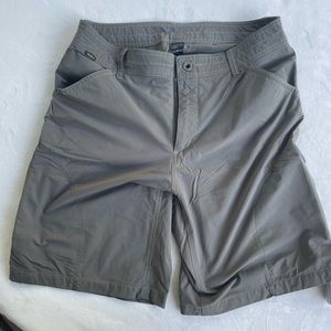 Kuhl mens shorts size 36 w/ 10 in inseam